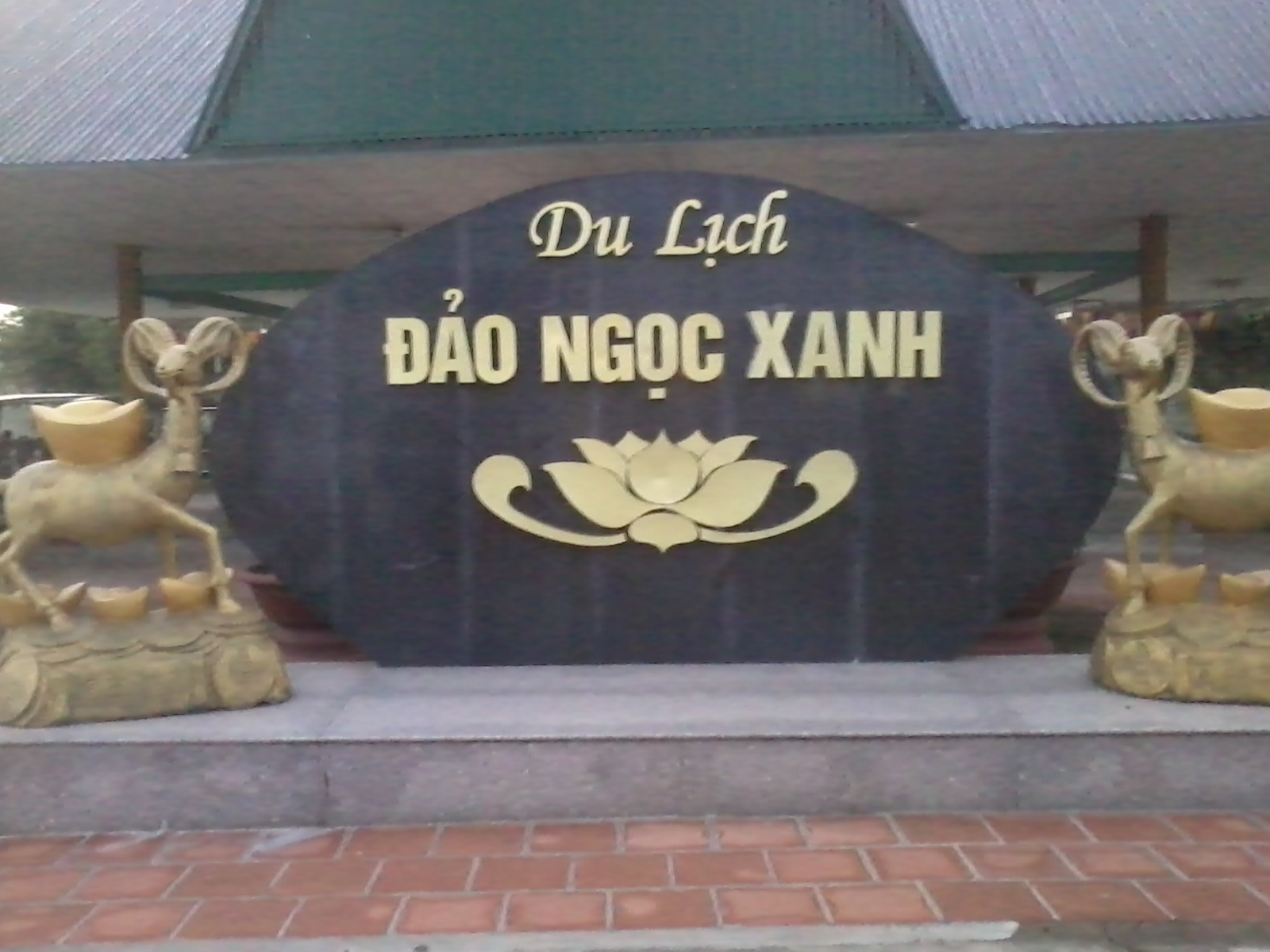 cong vao khu vui choi dao ngoc xanh
